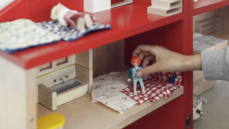 Illustration for article titled There's a Dollhouse Hidden Inside This Transforming Chair